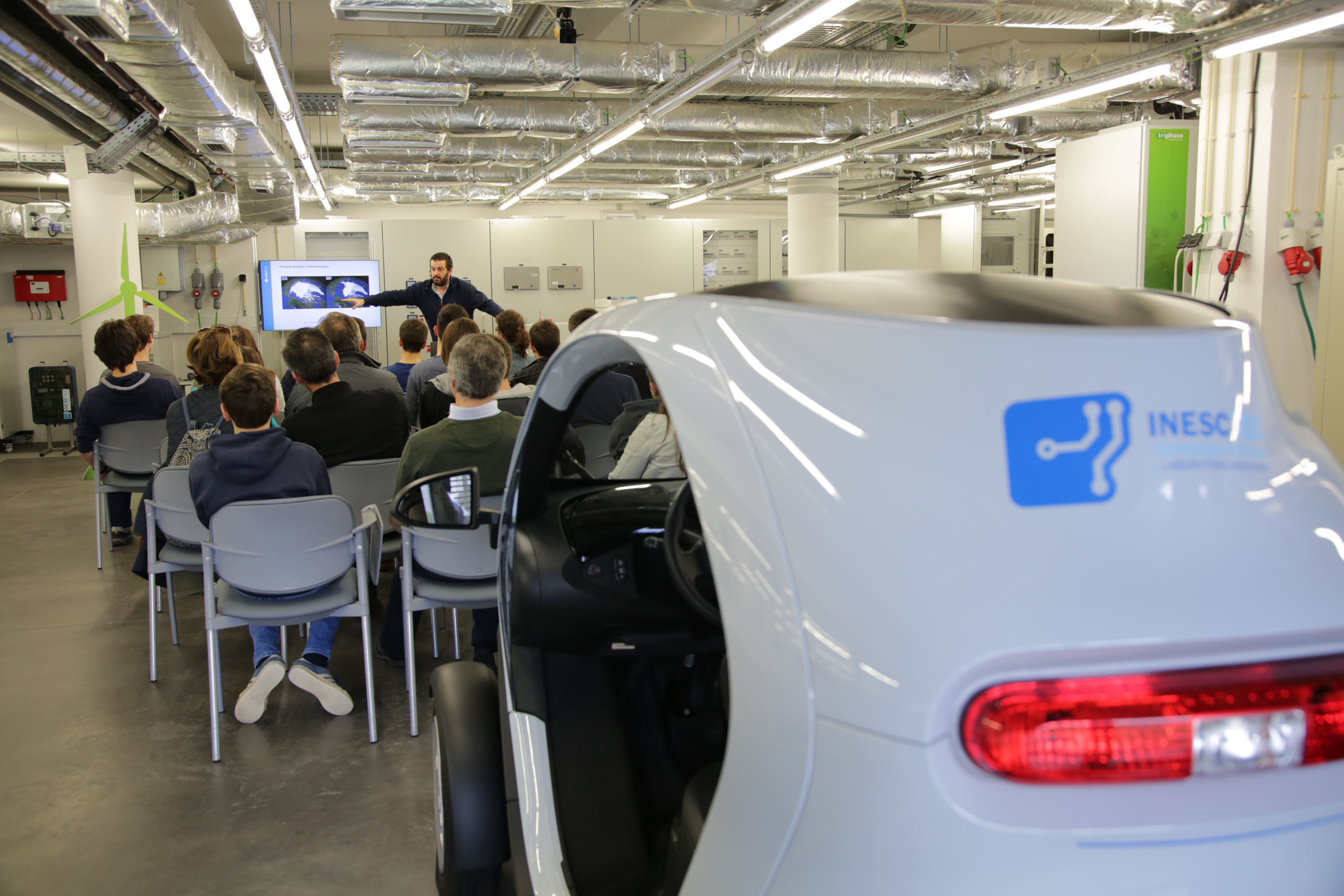 laboratório redes elétricas e veículos elétricos inteligentes