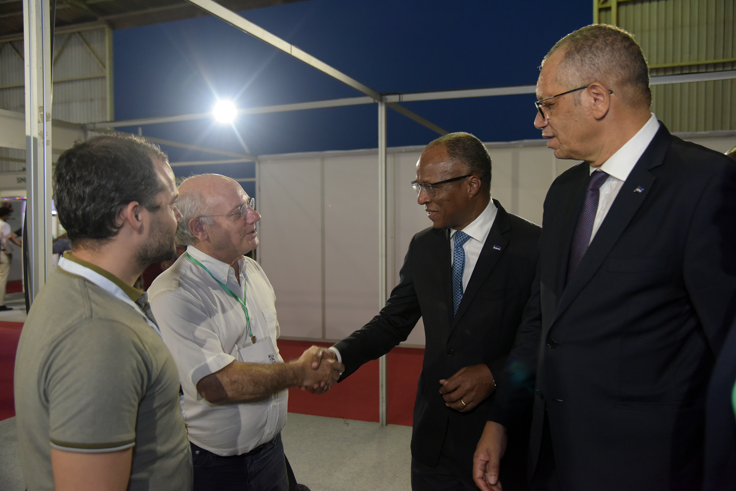 Vladimiro Miranda and the Prime-Minister of Cape Verde, Ulisses Correia e Silva, exchange ideas on improving the cooperation between INESC TEC and Cape Verde in renewable energy sources integration, electric mobility and energy, and ocean exploration – accompanied by the Minister of Industry, Commerce, and Energy, Alexandre Monteiro, and Justino Rodrigues from INESC TEC
